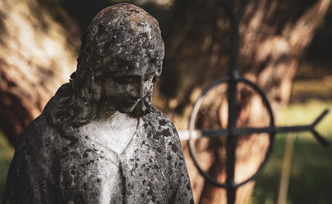 Engel auf einem Friedhof